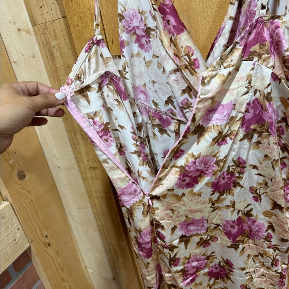 SHEIN Belle Plus Allover Floral Ruched high slit dress - Picture 5 of 7